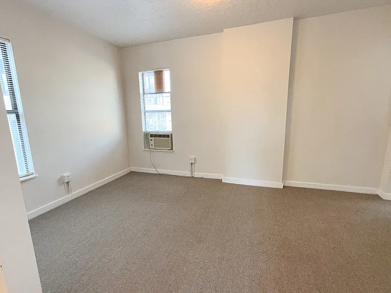 515 S Denver St — Photo 2