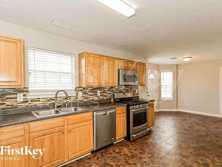 195 Dairyland Dr — Photo 4