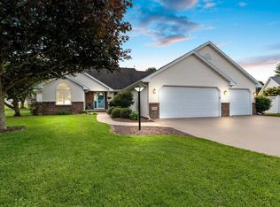 N9553 Garnet Ct, APPLETON, WI 54915