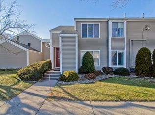 26 Nassau Dr, Springfield, MA 01129