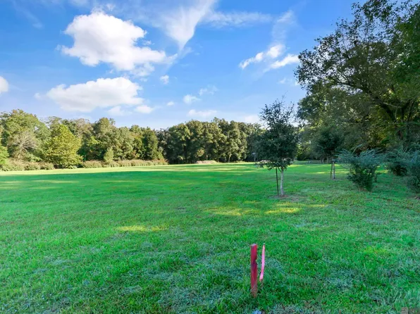 5379 Live Oak Dr, Saint Francisville, LA 70775