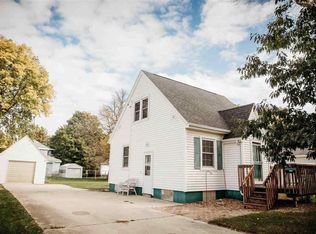 506 1st St W, Independence, IA 50644