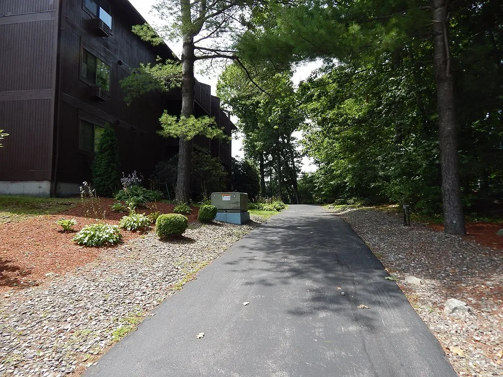 Building Photo - 340 Sunderland Rd #36G