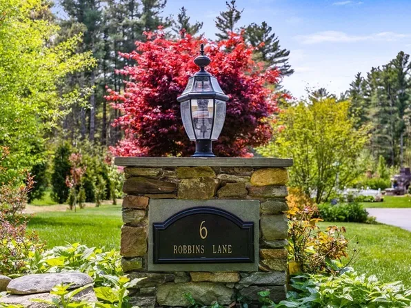 6 Robbins Ln, Lakeville, MA 02347