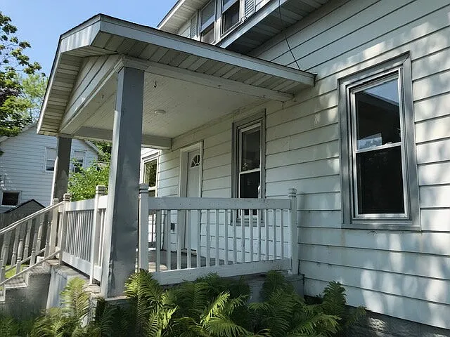 1216 Bellevue Ave — Photo 2