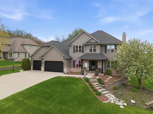 412 Ledgewood Dr, Fond Du Lac, WI 54935