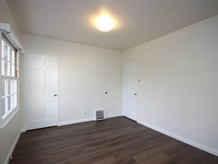 658 N Madison Ave — Photo 15
