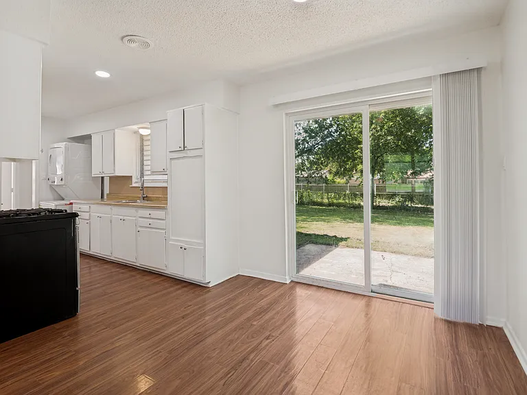 1818 Highland Dr — Photo 7