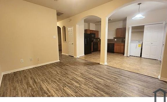 2nd image of 11924 Jelicoe Dr