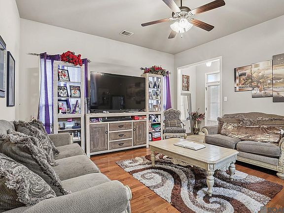 3rd image of 374 River Mill Dr