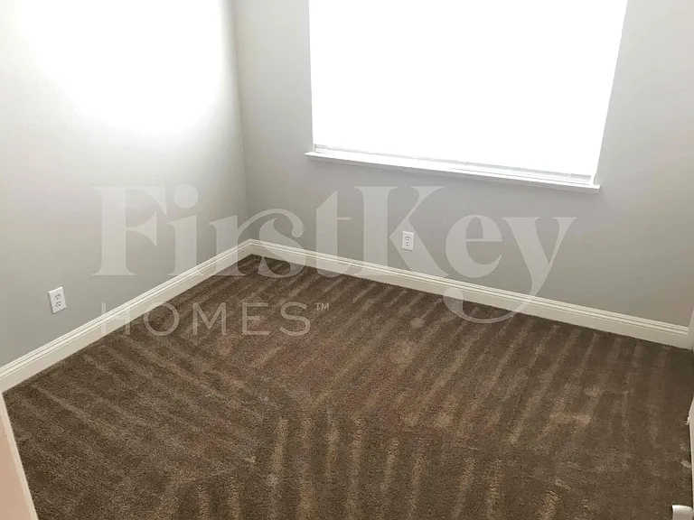 8041 Hilliard Ave — Photo 12