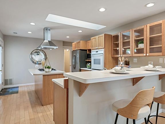5th image of 17975 Riverside Drive