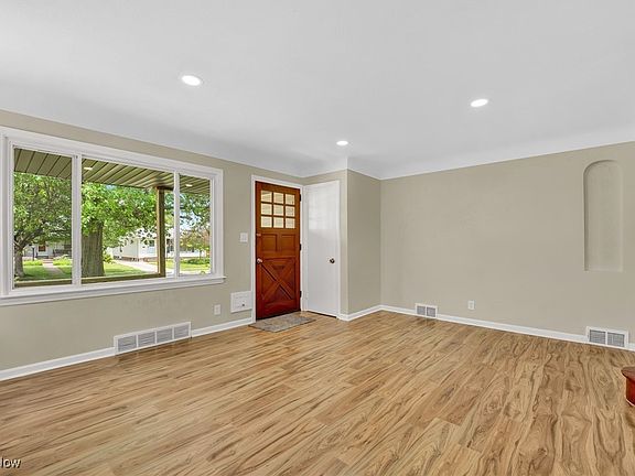 4th image of 2707 Grovewood Ave