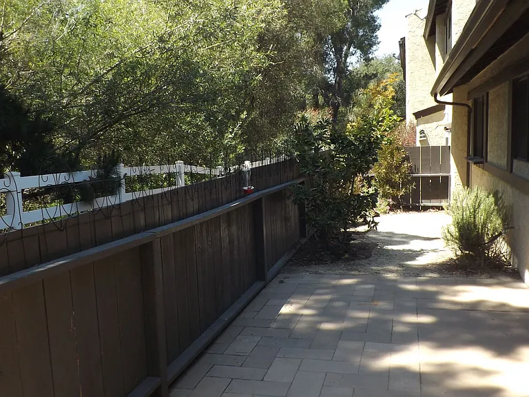 1055 Meadow Way — Photo 7