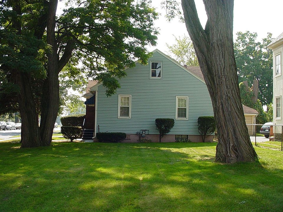 2nd image of 1082 Forest Rd