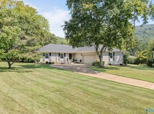 7702 Shadow Bend Dr SE, Huntsville, AL 35802