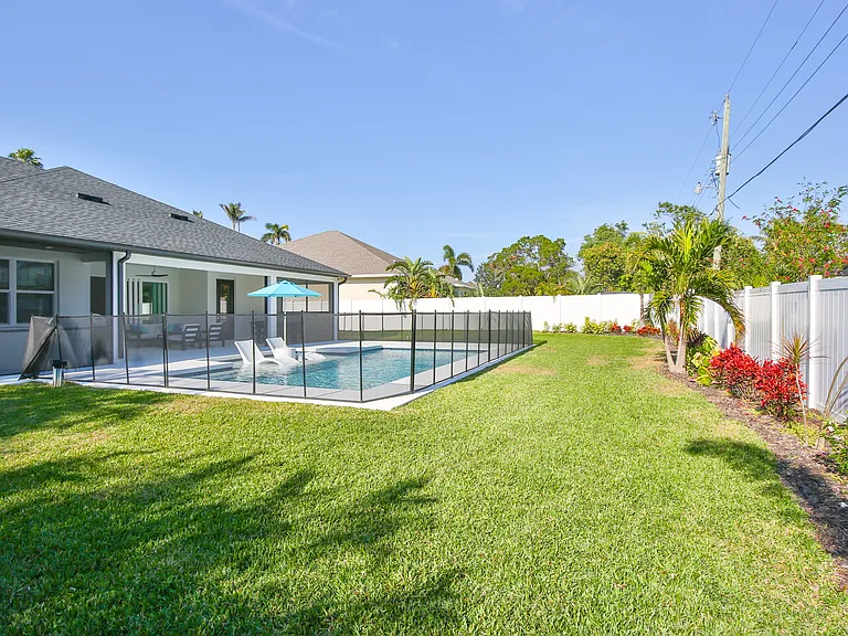 1115 Mallorca Dr — Photo 37