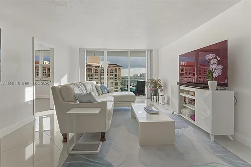 2030 S Ocean Dr #1810 Photo 1