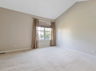 1483 Ashbury Ln W, Roselle, IL 60172