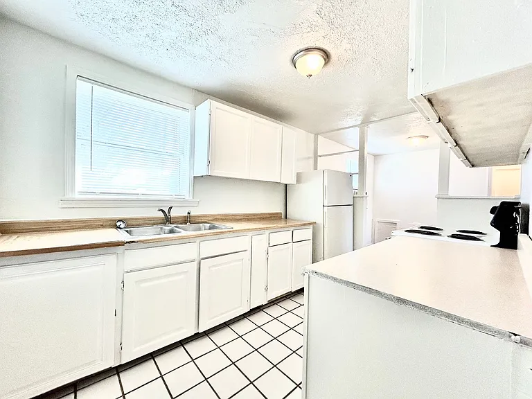 1700 Karen Dr — Photo 12