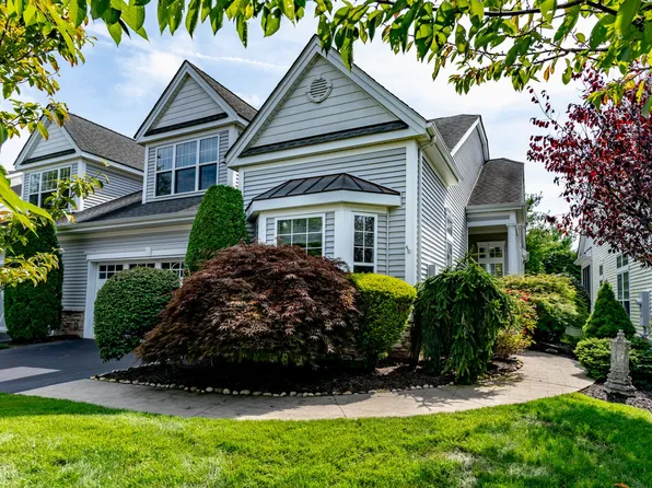 148 Crescendo Ct, Eastport, NY 11941