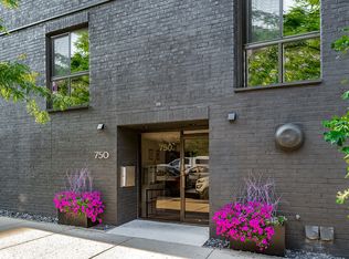 750 W. Briar Place, Chicago, IL 60657