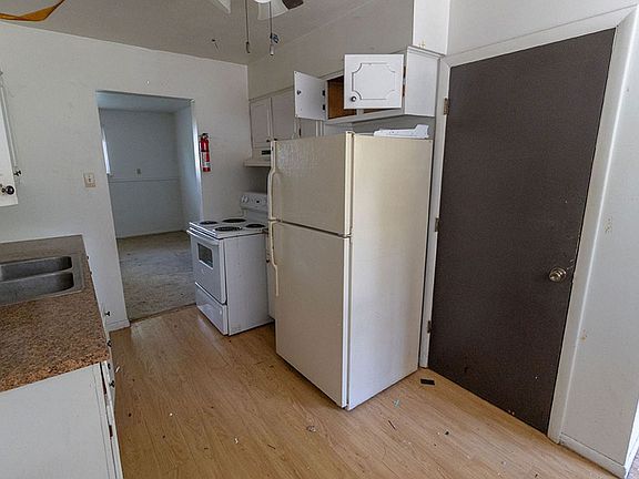 3rd image of 2810 Leeway Dr #2