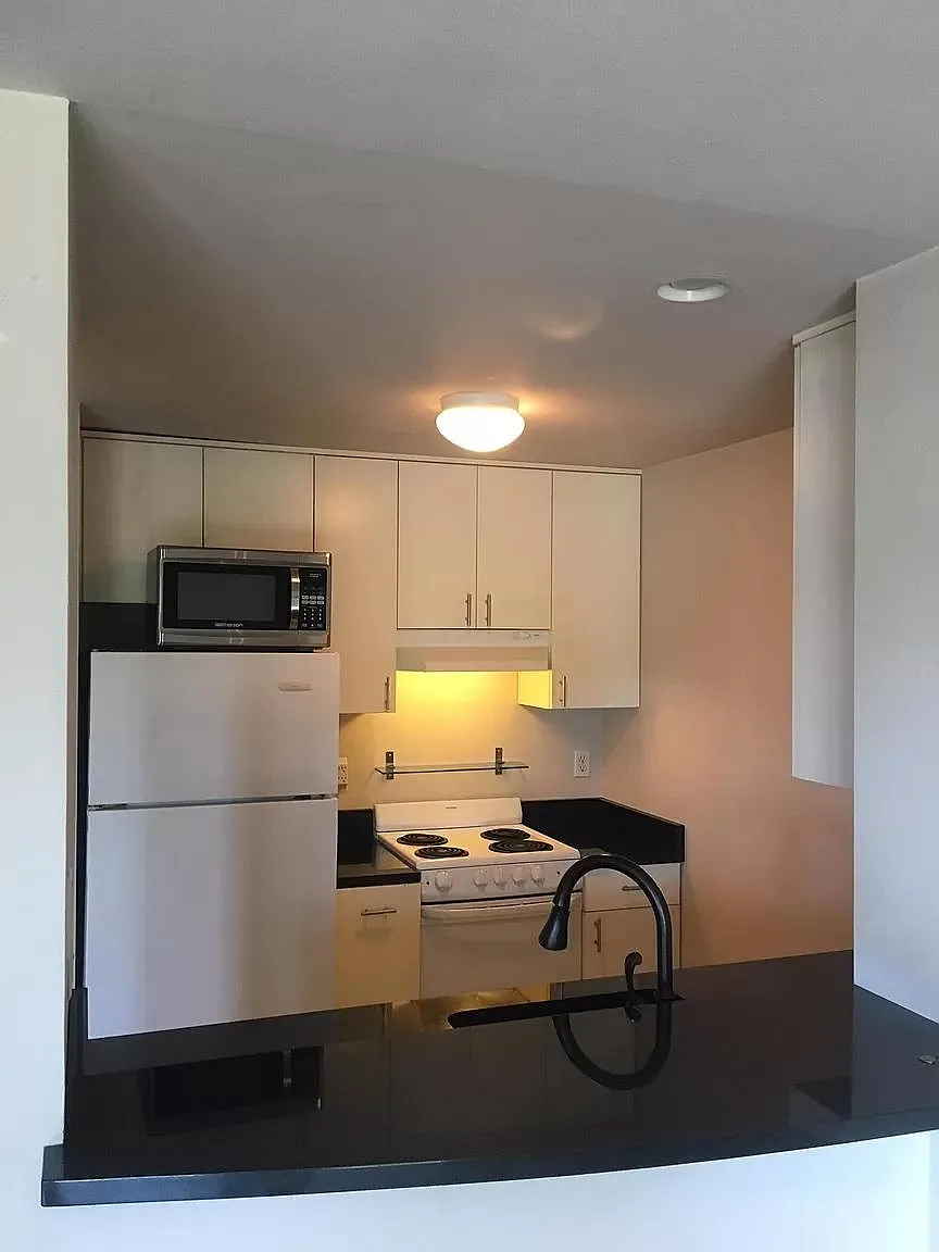 2 bed, 715 sqft, $2,200 — Photo 3