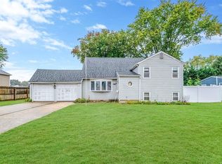 1430 Potter Blvd, Bay Shore, NY 11706
