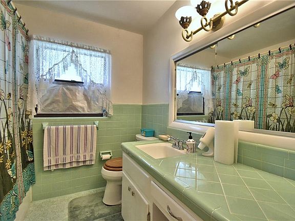 5th image of 740 Oleander Dr SE