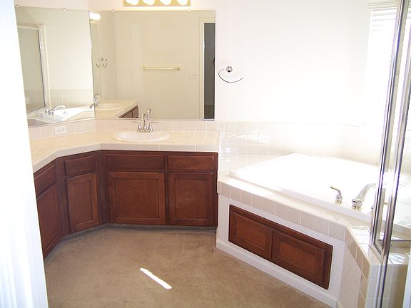 3rd image of 2981 E Cromwell Ave