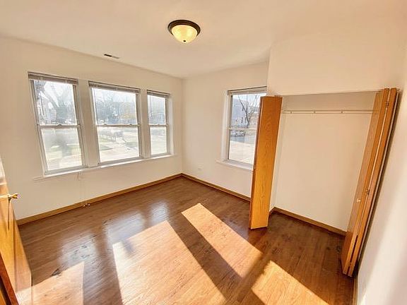 5th image of 2256 W Berteau Ave #1