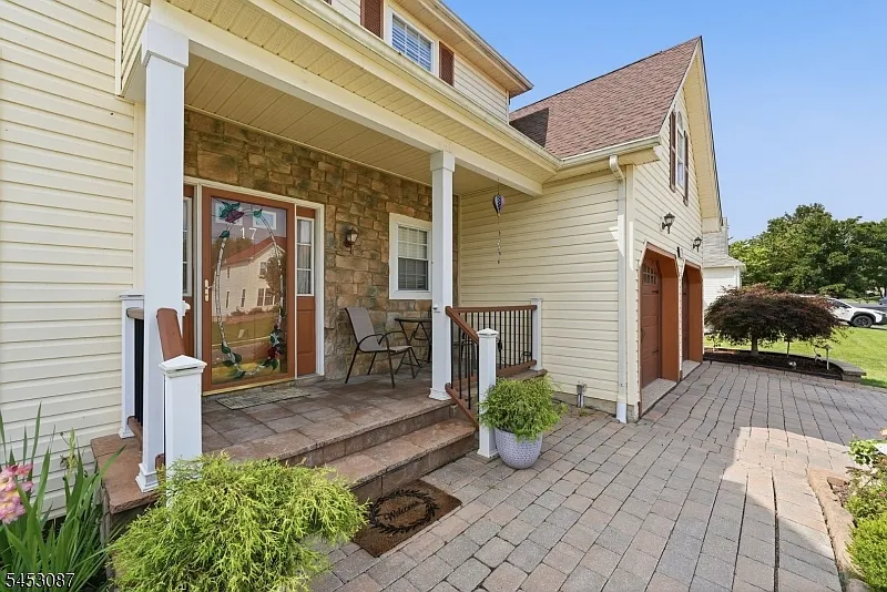 4 bed, 4.0 bath, $3,500 — Photo 3