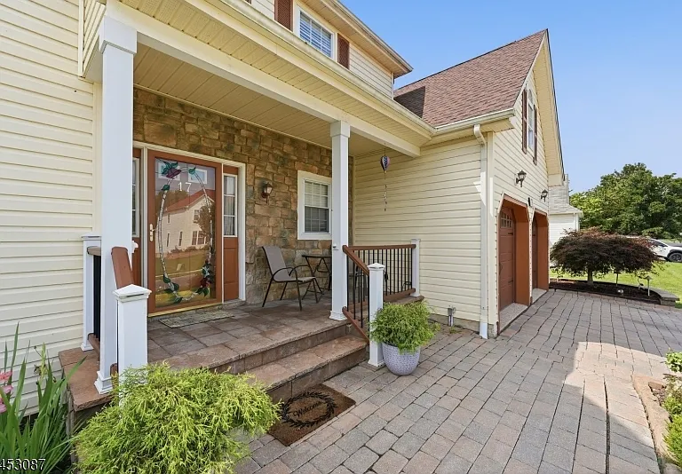 17 Grant Way — Photo 3