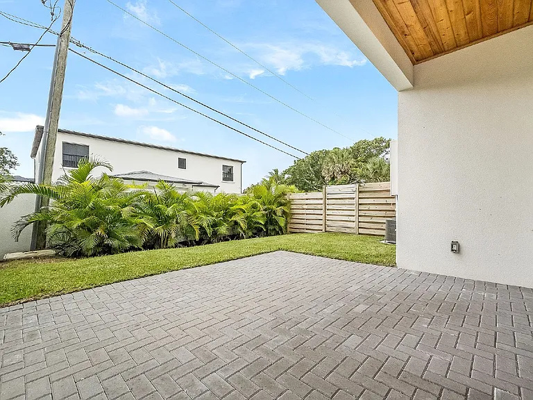 111 Watson Dr — Photo 9