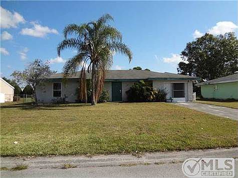 2nd image of 441 SW Eastport Cir