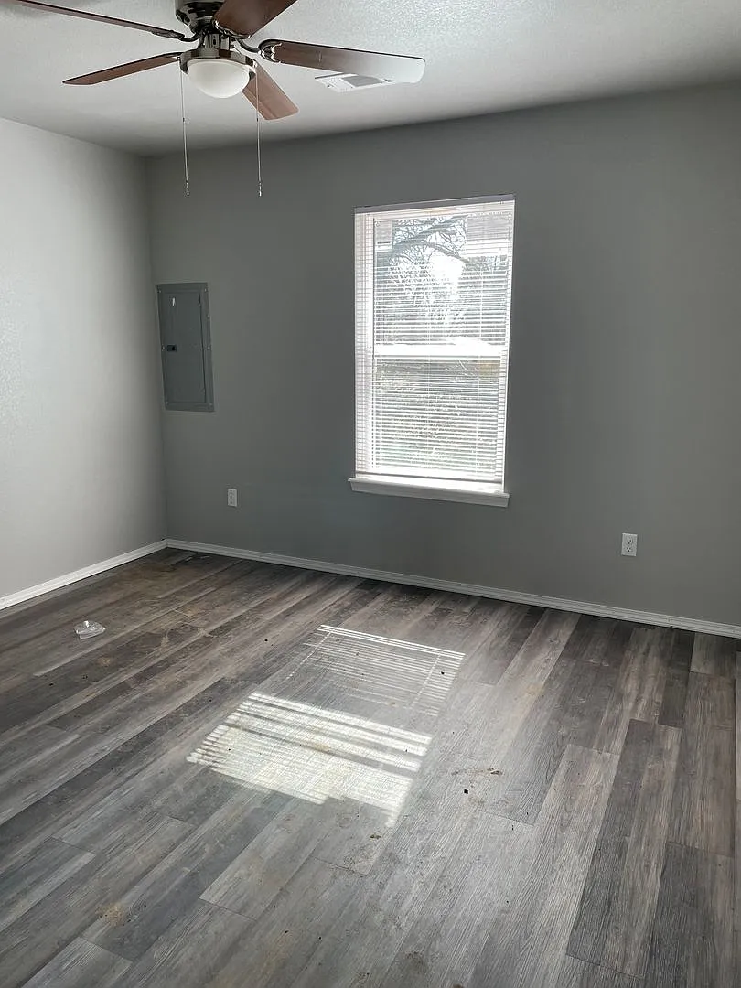 Cox-418 North 20th St (1-12) — Photo 1