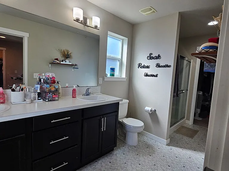 2444 Seringa Ave — Photo 9