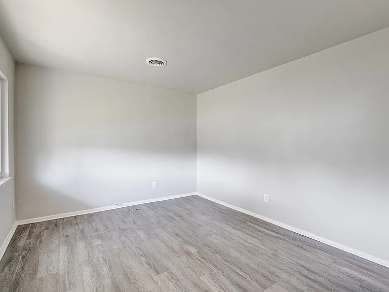 2106 Wood St — Photo 10