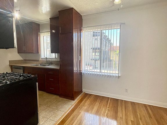 2nd image of 956 N Wilcox Ave #8