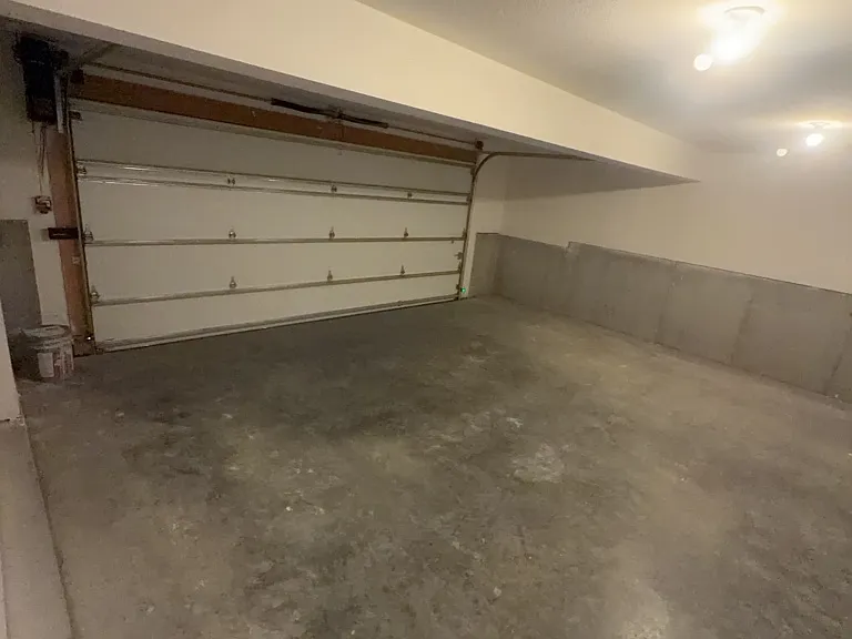 112 S McGee St — Photo 20