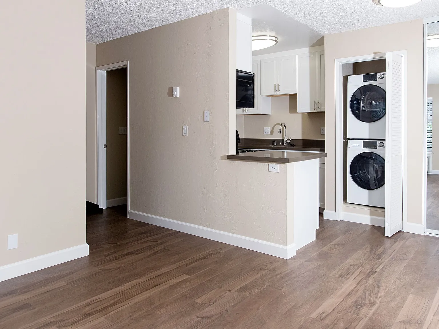 Lincoln Glen Apartments — Photo 2
