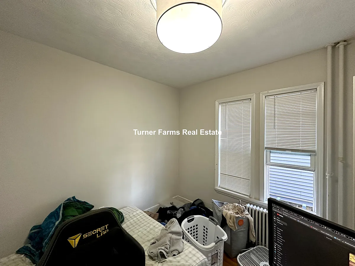 Building Photo - 157 E Cottage St #1R