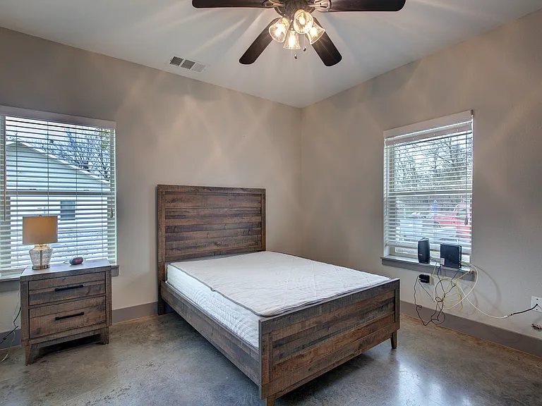 604 Maple St #2 — Photo 36