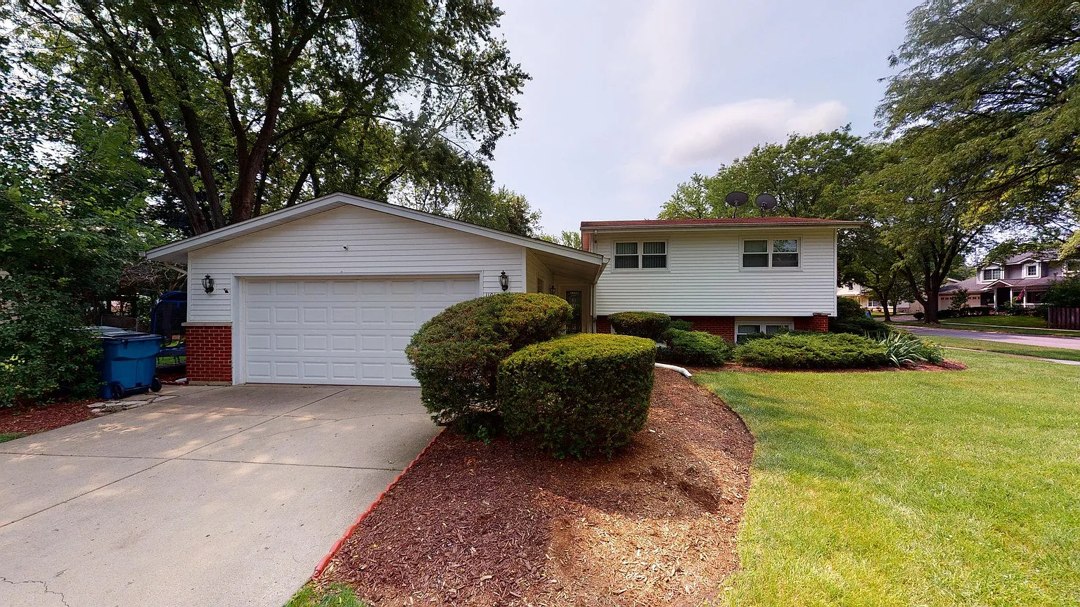 1101 E Barberry Ln photo 1