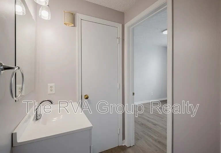 3807 Woodlawn St #8 — Photo 19