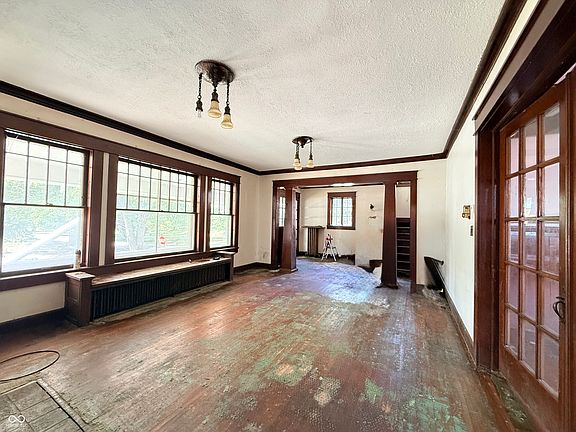 5th image of 229 N Walnut St