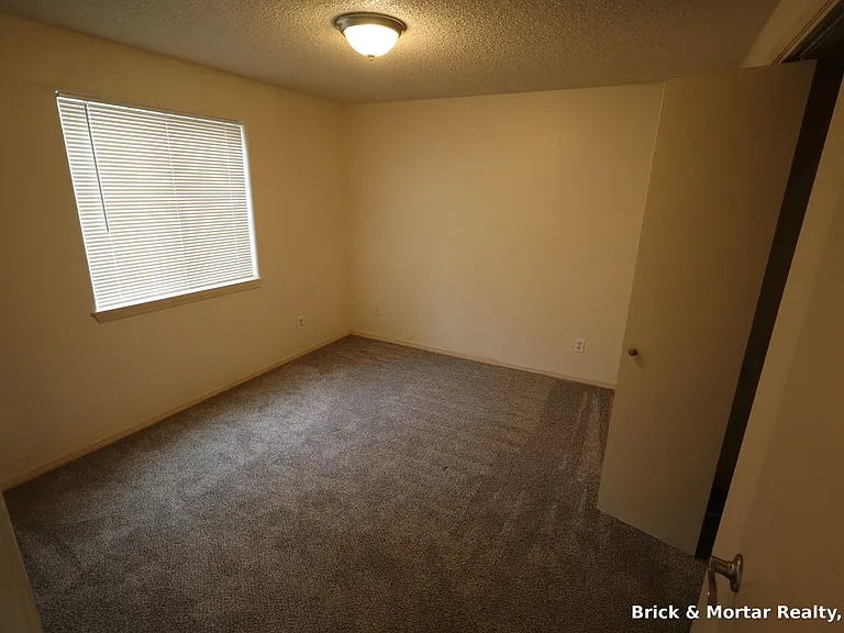 973 E Jefferson St #1-20 — Photo 5
