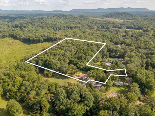 85 Jasmin Ln, Talladega, AL 35160