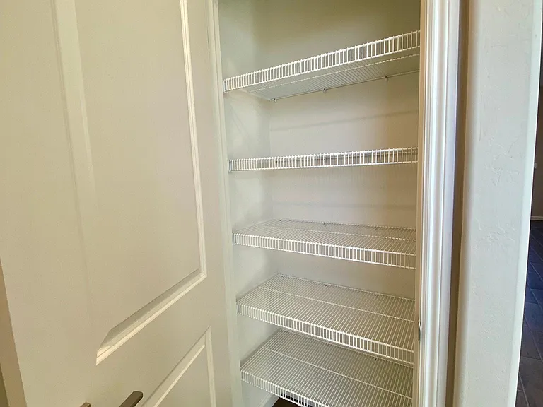 1102 Royalty Way W — Photo 9